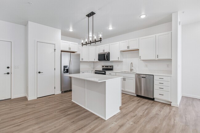 Foto del edificio - 2465 62nd Ave S