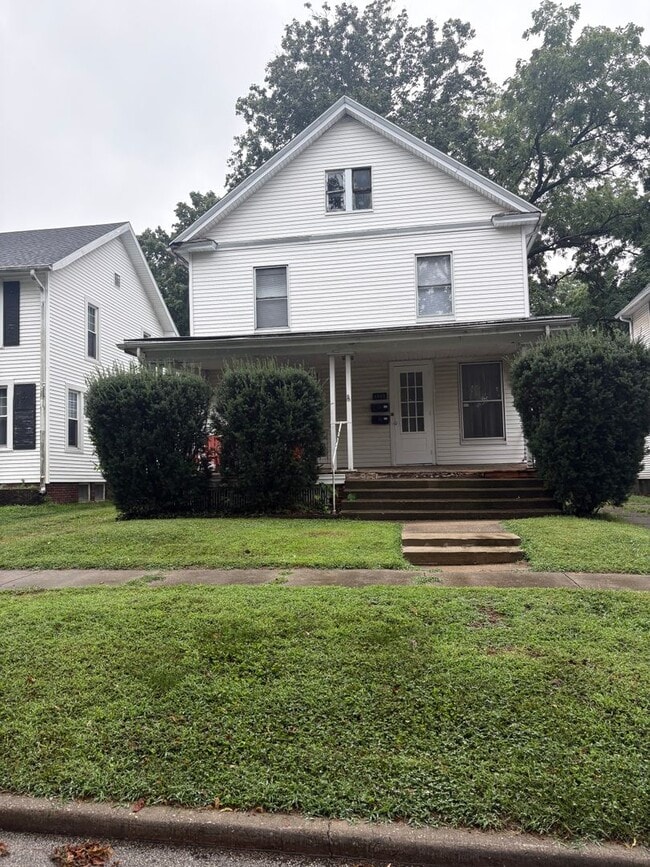 Building Photo - 1441 W Wood St