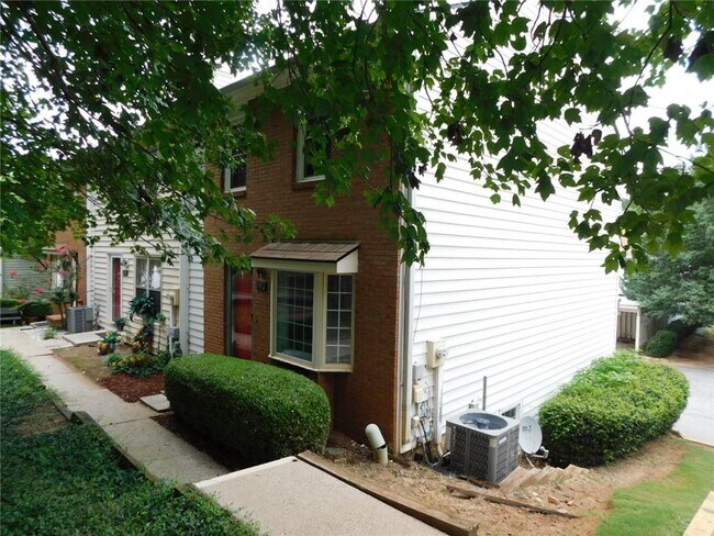 Foto del edificio - 192 High Creek Dr