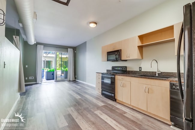 Building Photo - Updated 1Bdm 1Ba Condo with Modern Ameniti...