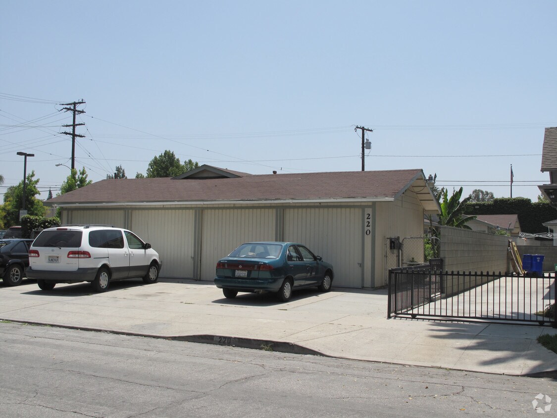 Primary Photo - 220 N Hagar St