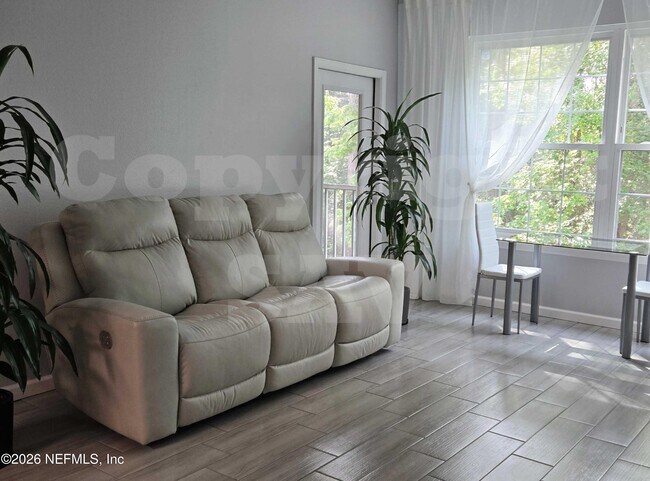 Foto del edificio - 10550 Baymeadows Rd