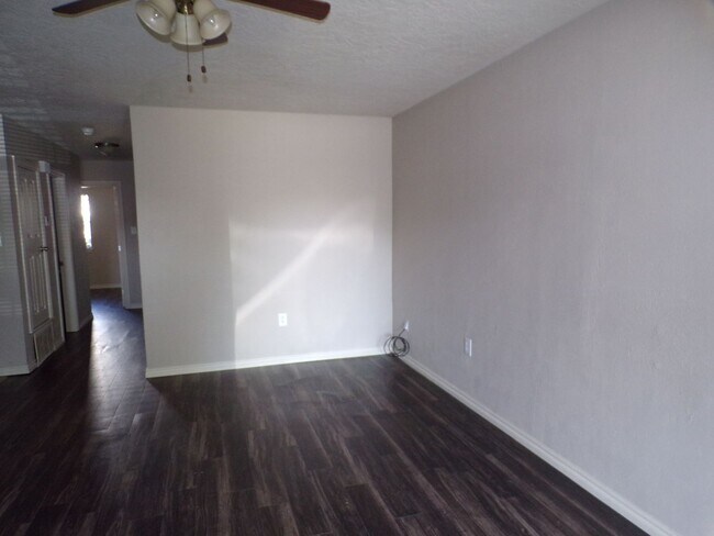 Foto del edificio - 903 NW Bell Ave