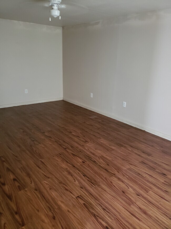 629 W Nettie Ave Unit B, Kingsville, TX 78363 Condo for Rent in