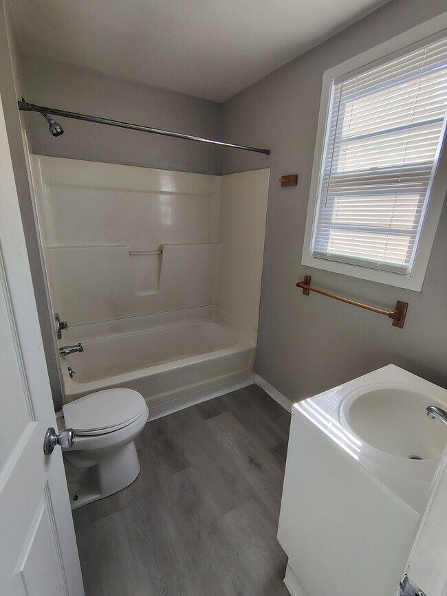 Building Photo - 3009 8th St