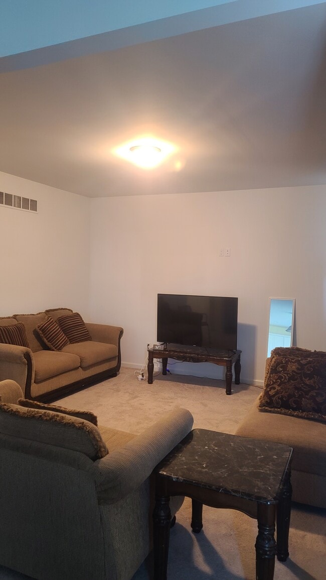 Building Photo - 51387 Splendor Dr