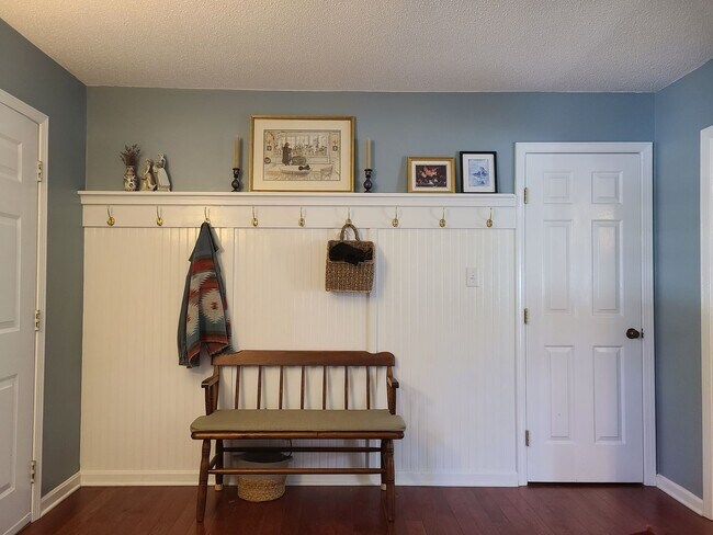 Foto del edificio - Ring in 2026 with THIS Great Rental!