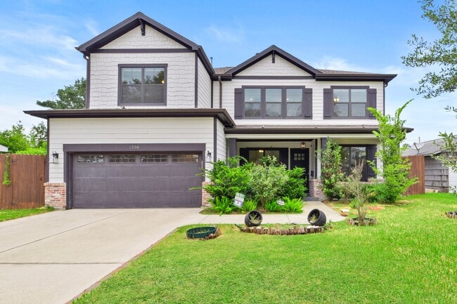 Building Photo - Timeless Elegance in Oak Forest: A Stylish...
