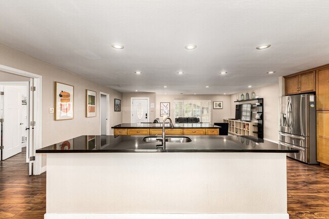 Foto del edificio - STUNNING 4 bed/2 bath Scottsdale Home- FURHISHED or UnFURNISHED