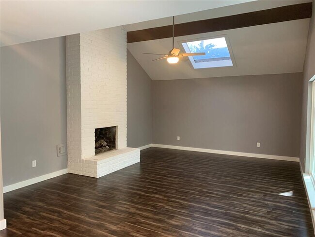 Foto del edificio - 11831 Briar Forest Dr