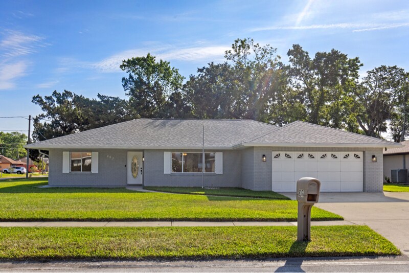 Primary Photo - 807 Scrub Oak St