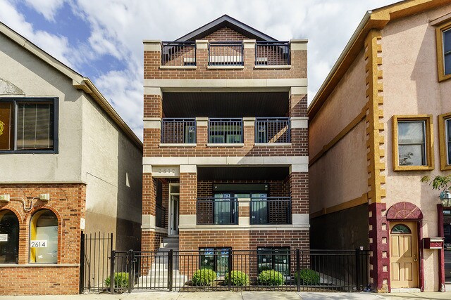 Primary Photo - 2612 W Fullerton Ave