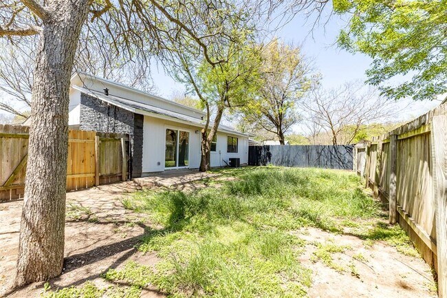 Foto del edificio - 10309 Burmaster Ln