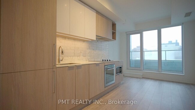 Building Photo - 2020-2020 Bathurst St