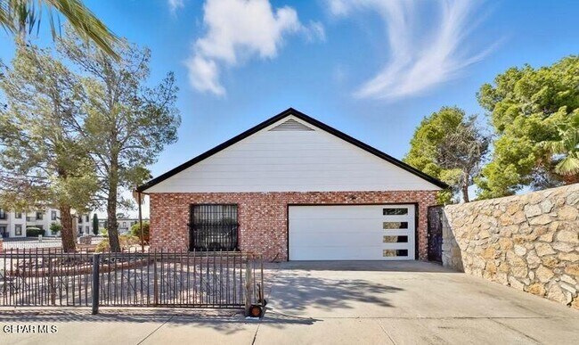 Building Photo - 2153 Trawood Dr