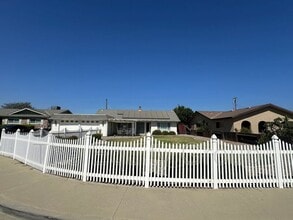 Building Photo - 473 W Deodar Ln