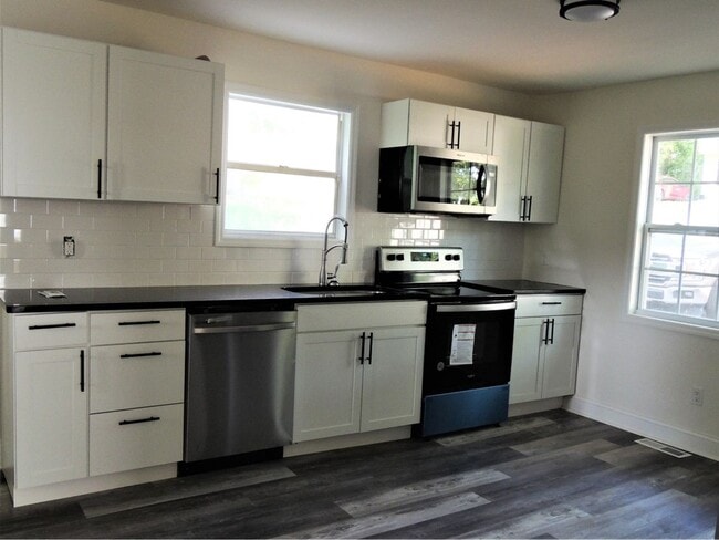 Building Photo - Newly Renovated 3 Bedroom 2 Bathroom House for Rent