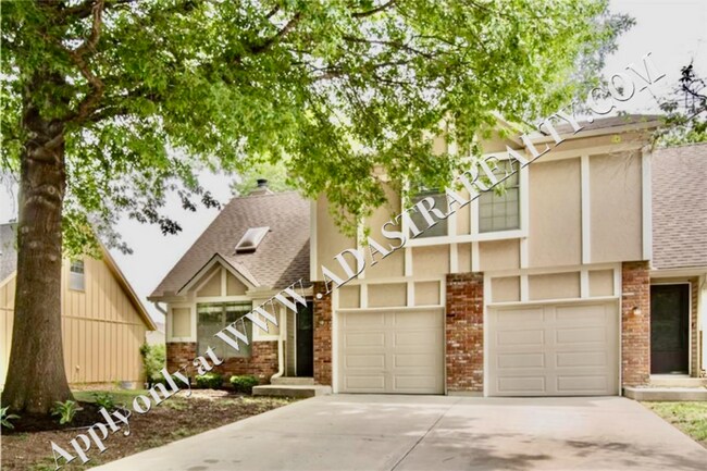 Building Photo - Wonderful 3 Bed 1.5 Bath Town Home in Overland park-Available in SEPTEMBER!!