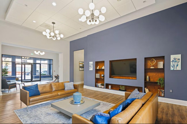 Photo - 301 W Franklin St Apartment