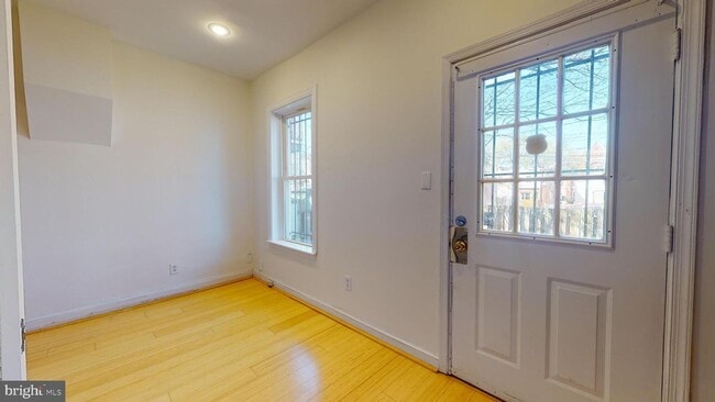Building Photo - 909 O St NW