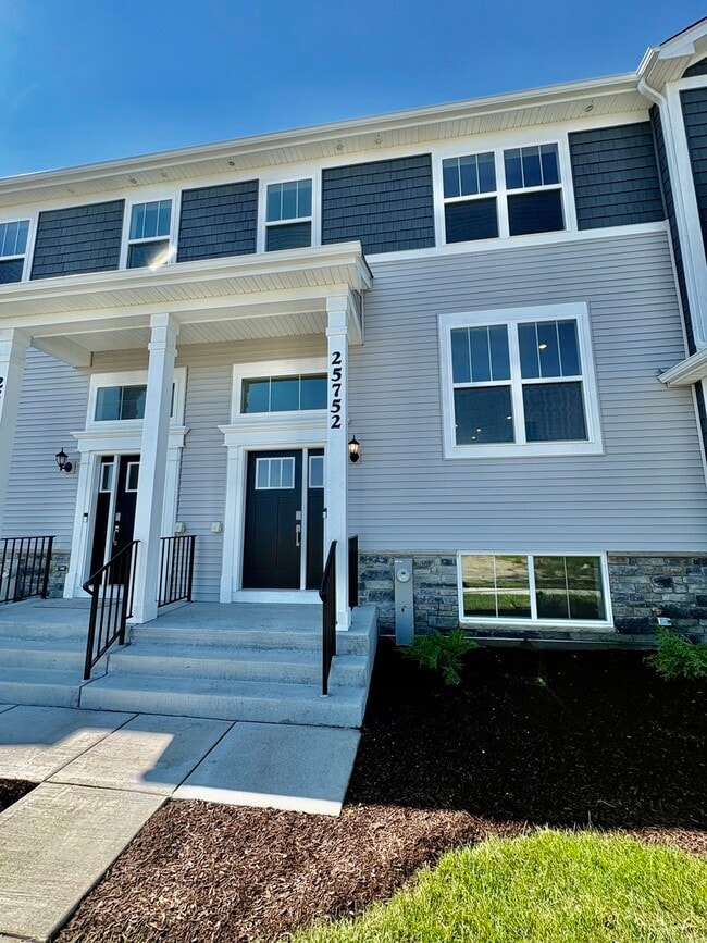 Building Photo - 25752 W Yorkshire Dr