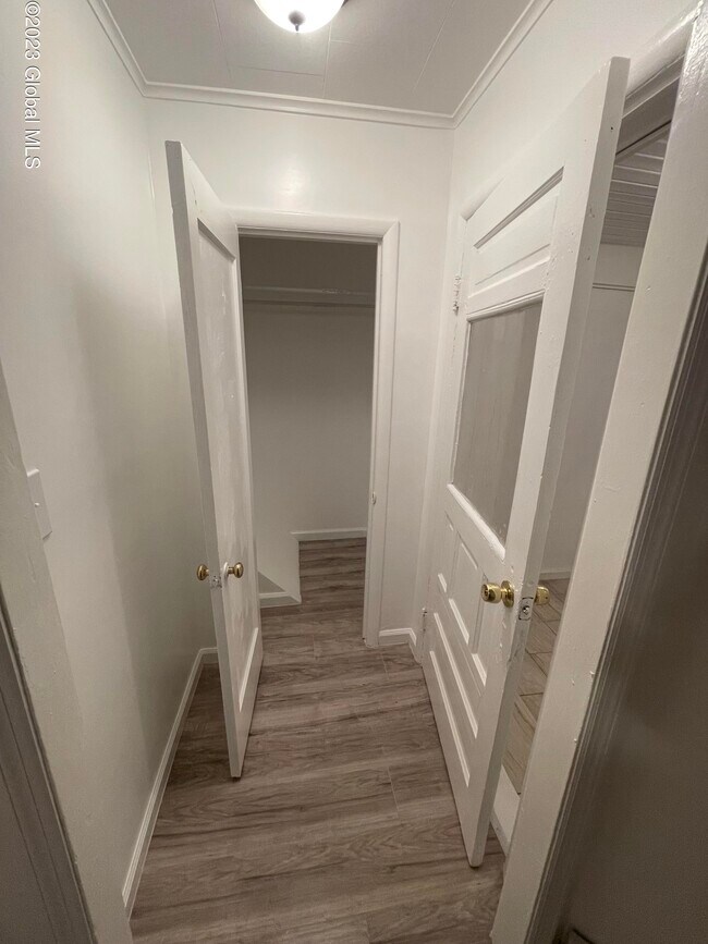 Building Photo - 1007 Strong St