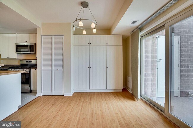 Foto del edificio - 5250 Valley Forge Dr