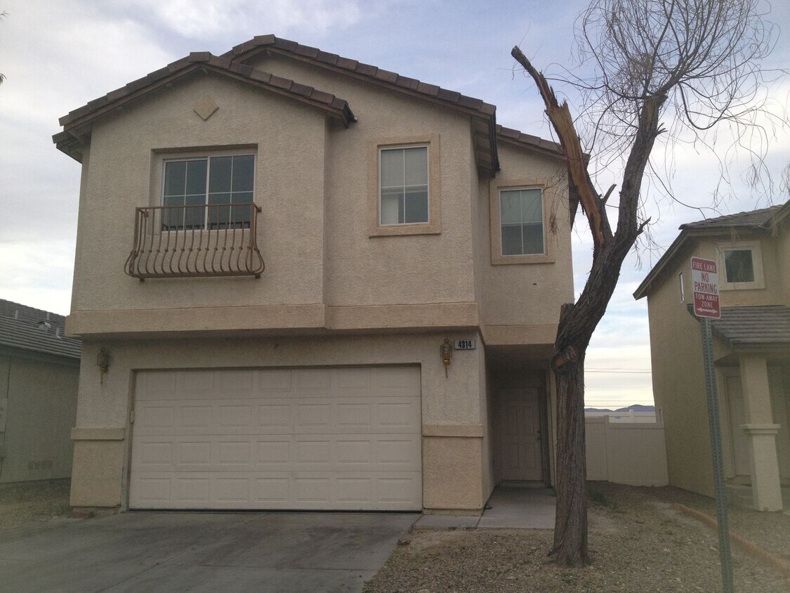 Foto principal - Great 4 bedroom 2.5 bath. Gated Community,