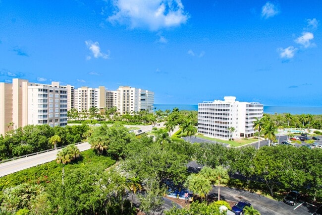 Building Photo - **VANDERBILT TOWERS**3BEDS/2BATHS**BAY VIEWS**WALK TO THE BEACH**