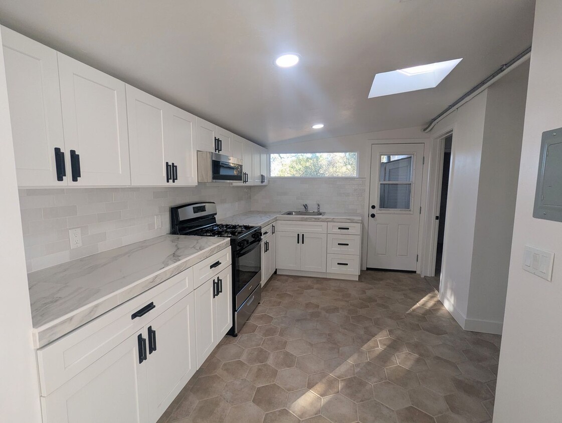 Foto principal - Beautiful Remodeled 1 Bedroom ADU!