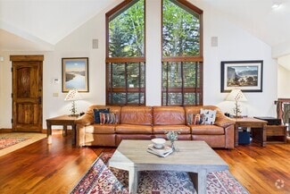 Building Photo - 593 Meadowood Dr