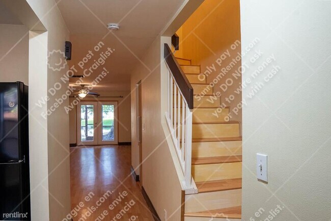 Foto del edificio - 2 br, 2.5 bath Townhome - 9732 NW 15th St