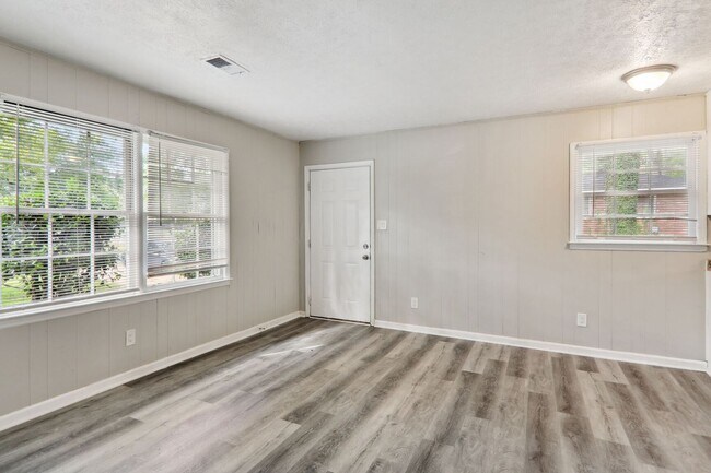 Foto del edificio - 2530-2532 Joe Jerkins Blvd