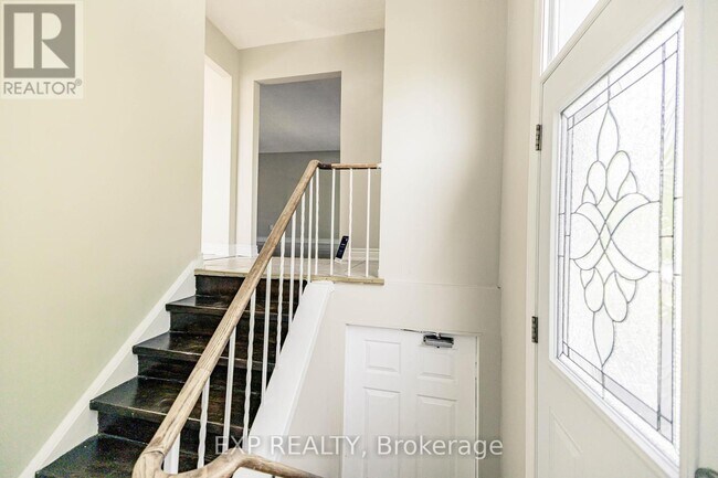 Building Photo - 131 Manitou Crescent