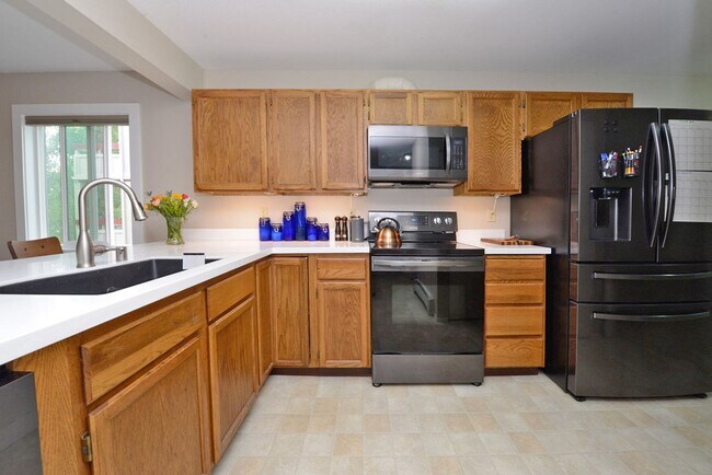 Foto del edificio - Convenient East Side Condo