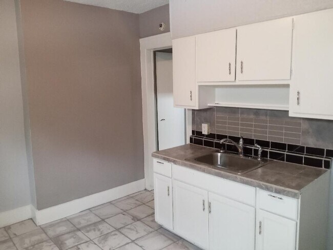 Foto del edificio - 4073 E 76th St