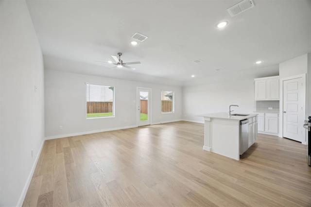 Foto del edificio - 737 Poppy Ln