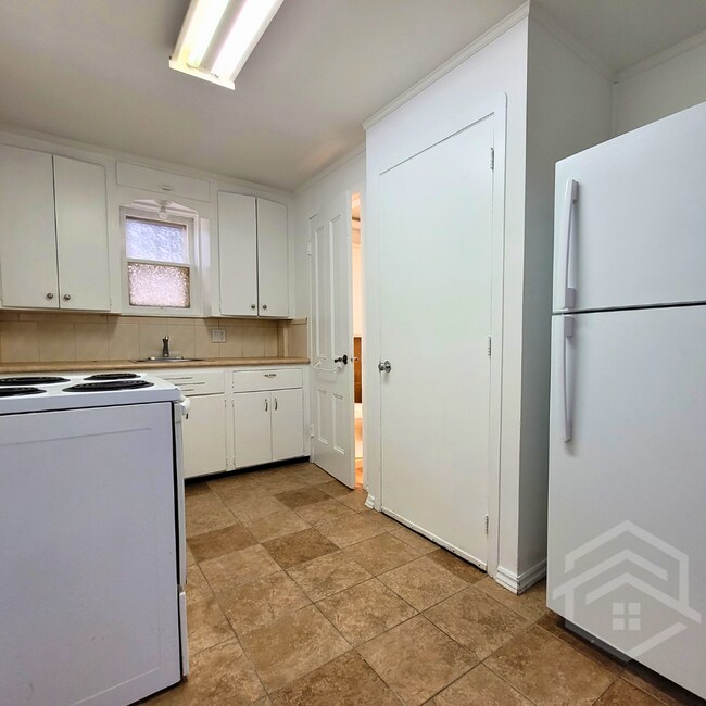 Building Photo - 2-Bedroom Apartment in Tillsonburg!!