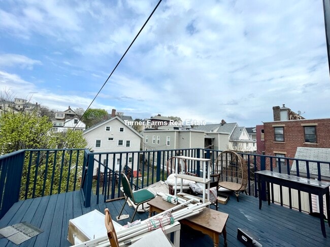 Foto del edificio - 585A Somerville Ave