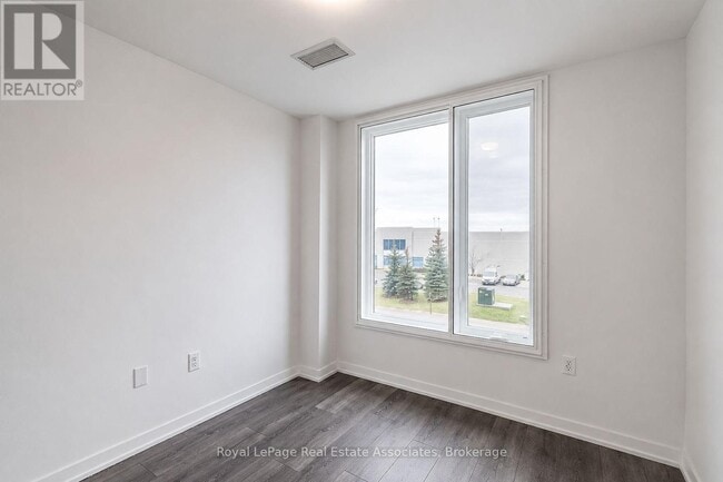 Building Photo - 3401 Ridgeway Dr