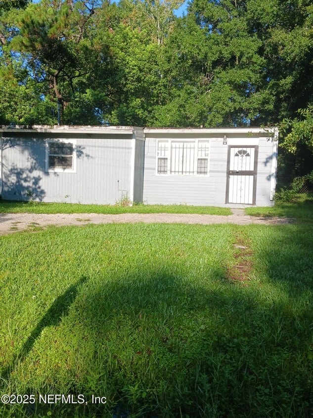 Primary Photo - 5718 Hollyhock Rd