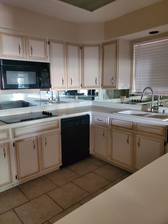 Foto del edificio - Regency Apartments