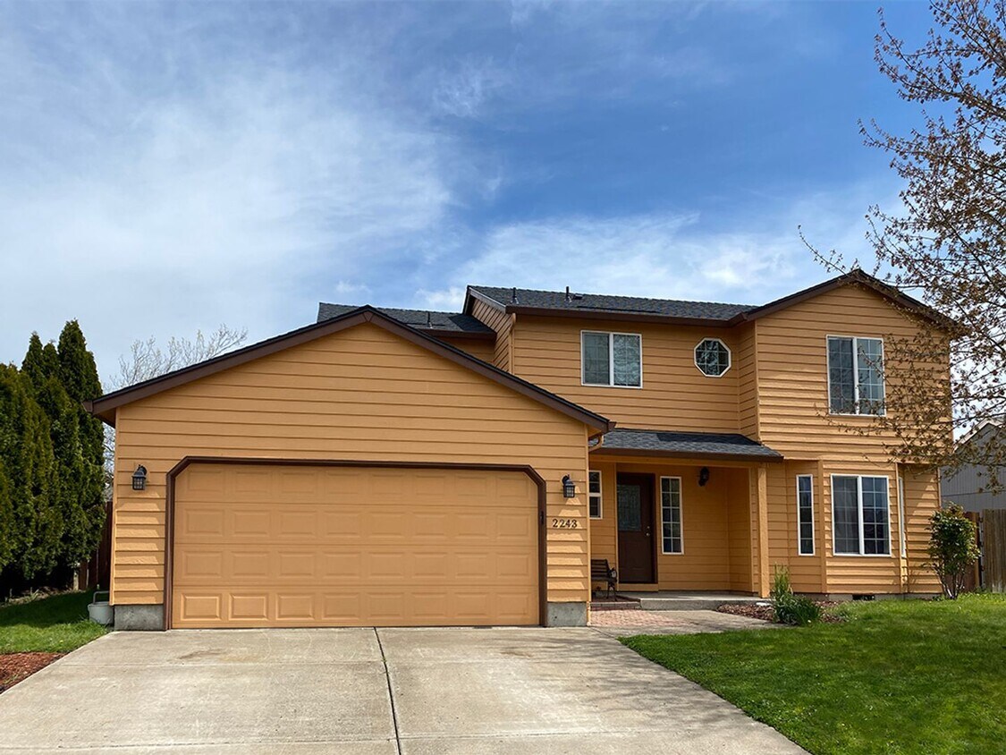 Primary Photo - Beautiful and Spacious 4 Bedroom Albany Home