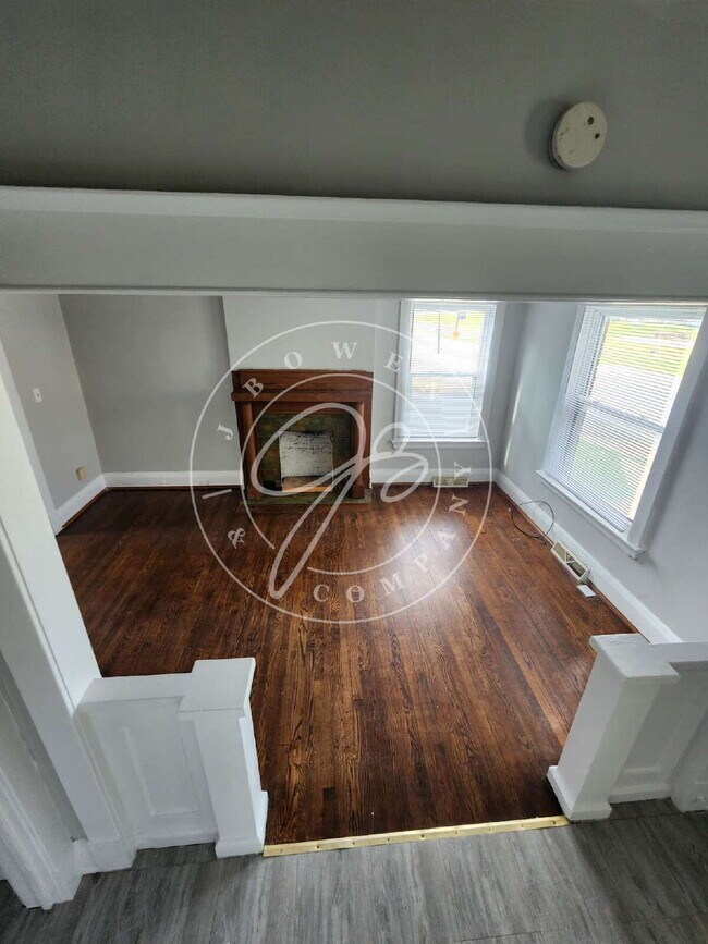 Foto del edificio - 2 bed 2 story townhouse! Individual baseme...