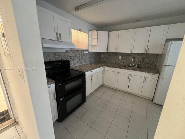 Building Photo - 887 W 29th St