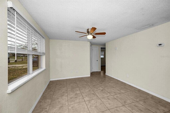 Foto del edificio - 7402 Country Club Dr