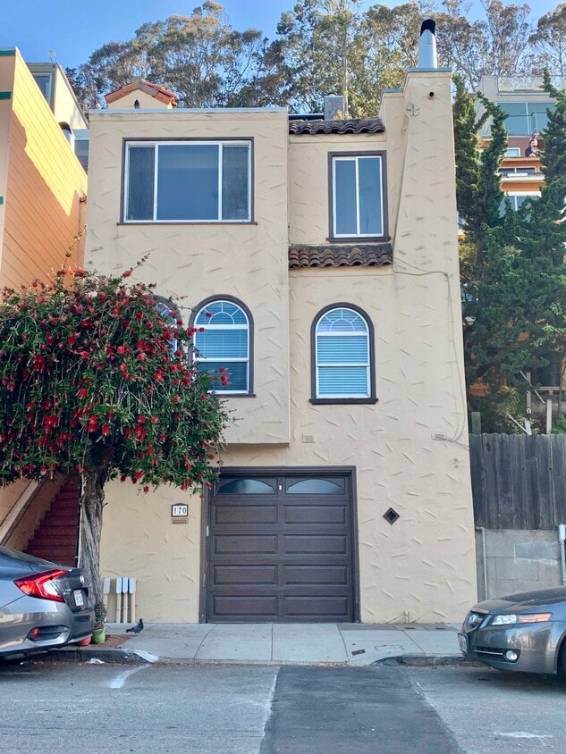 Primary Photo - 170 Laidley St