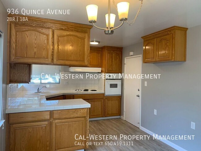 Building Photo - Great Value! 2/1 Duplex with Private Yard,...