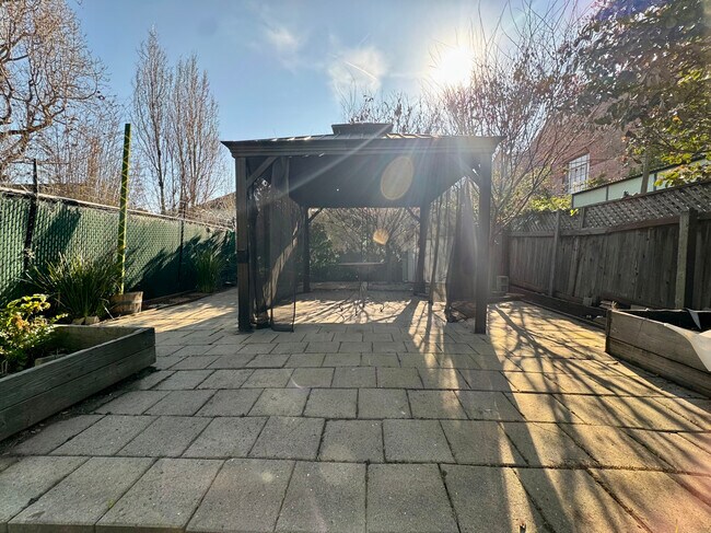 Foto del edificio - 695 30th St