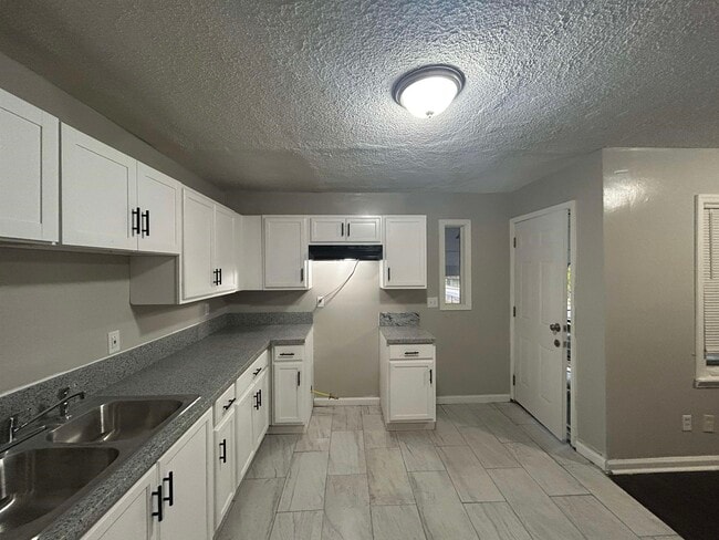 Foto del edificio - 2926 Mimosa Ave